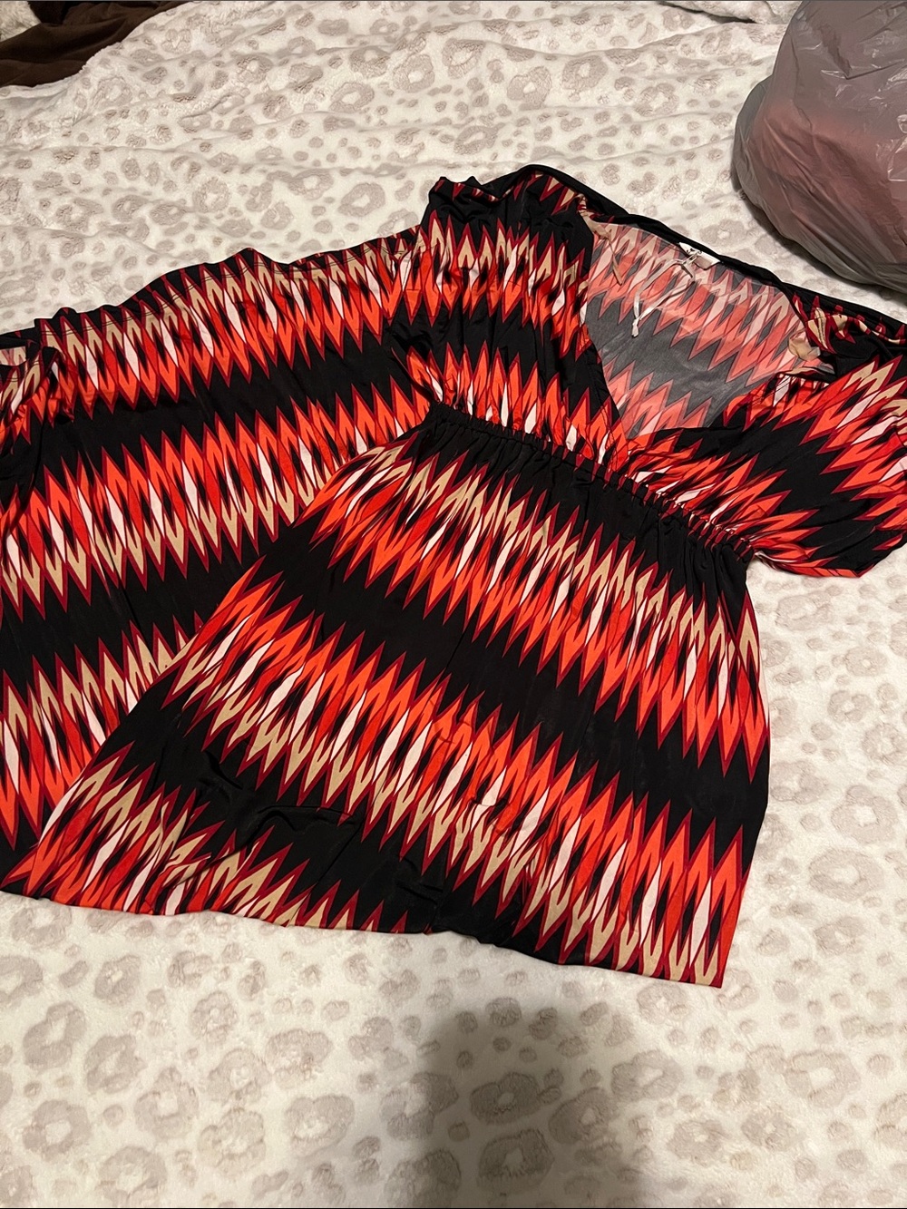 Women's Red & Black Zigzag Short Sleeve Top - Brand Unknown